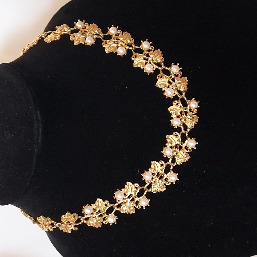 Gorgeous vintage Napier Collar necklace